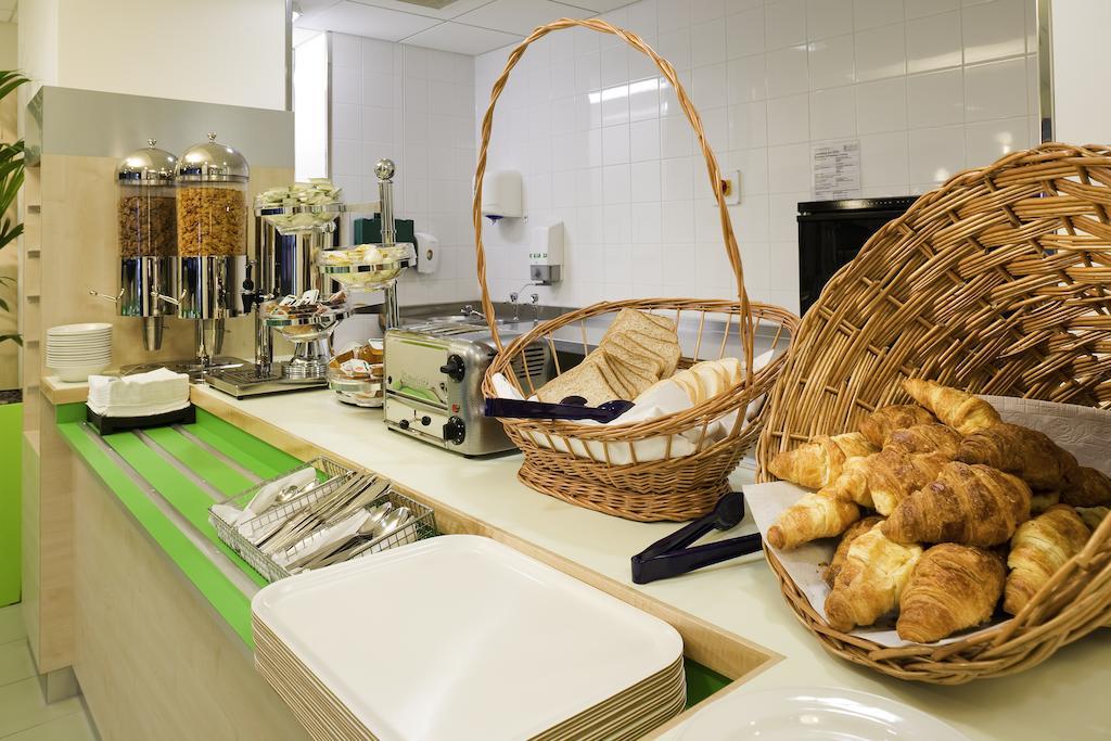 ibis budget Newport Buitenkant foto