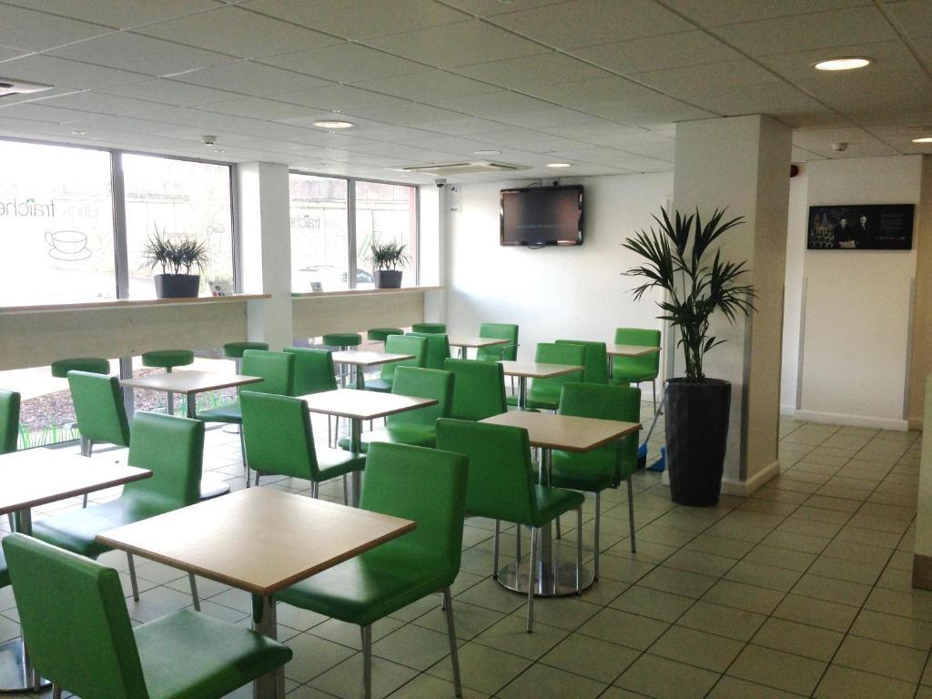 ibis budget Newport Buitenkant foto
